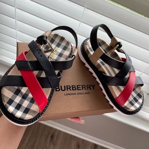 size 25 Burberry sandals